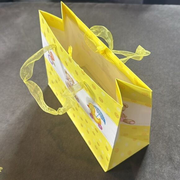 Baby Shower Gift Bags 12 Pack Ribbon Handles 3 Designs Yellow Pink Green NEW - Picture 7 of 11